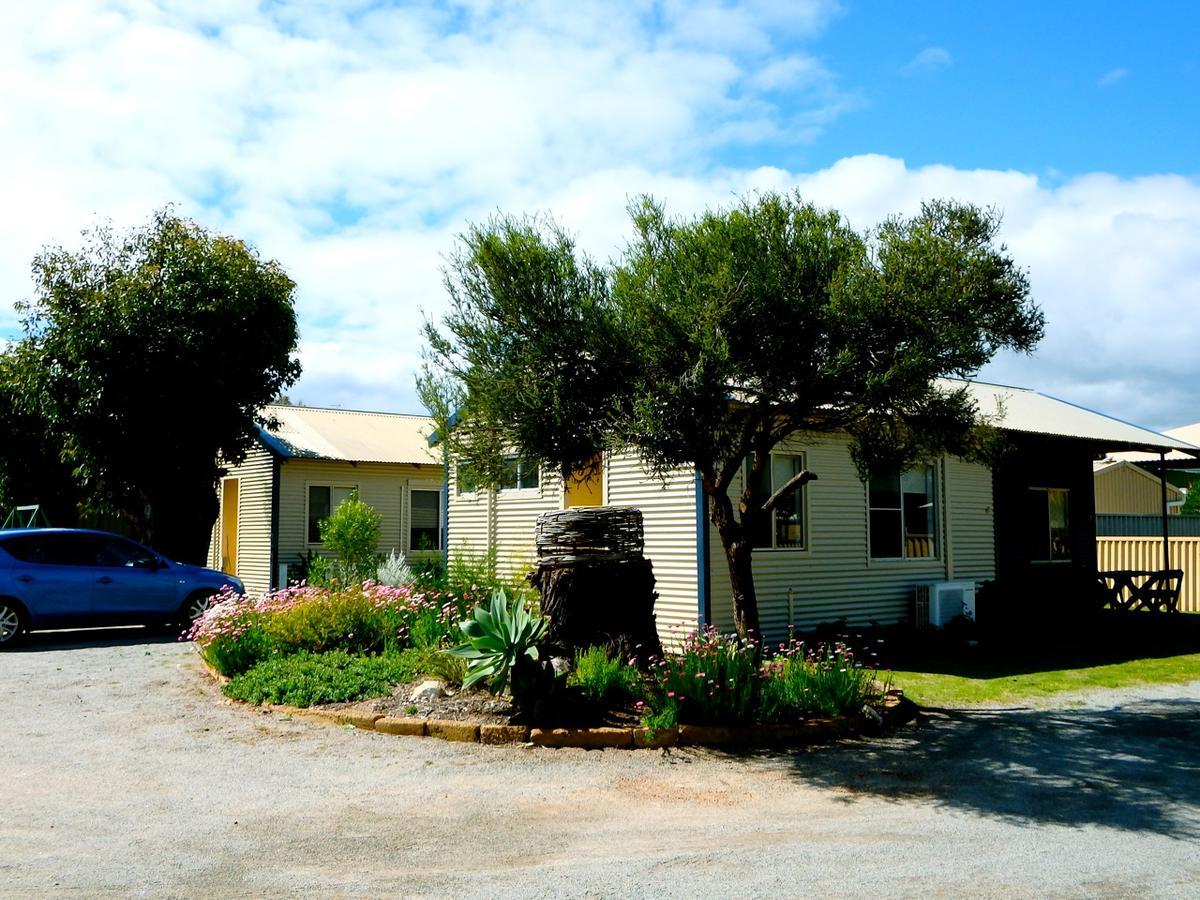 Lazy Lobster Holiday Units & Chalets Port Denison 外观 照片