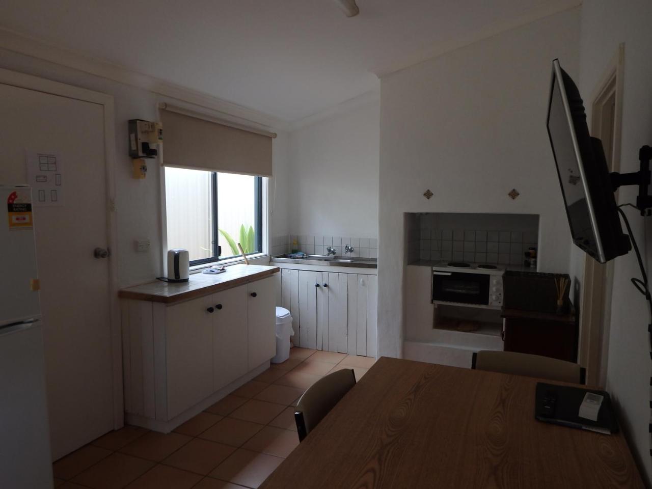 Lazy Lobster Holiday Units & Chalets Port Denison 外观 照片
